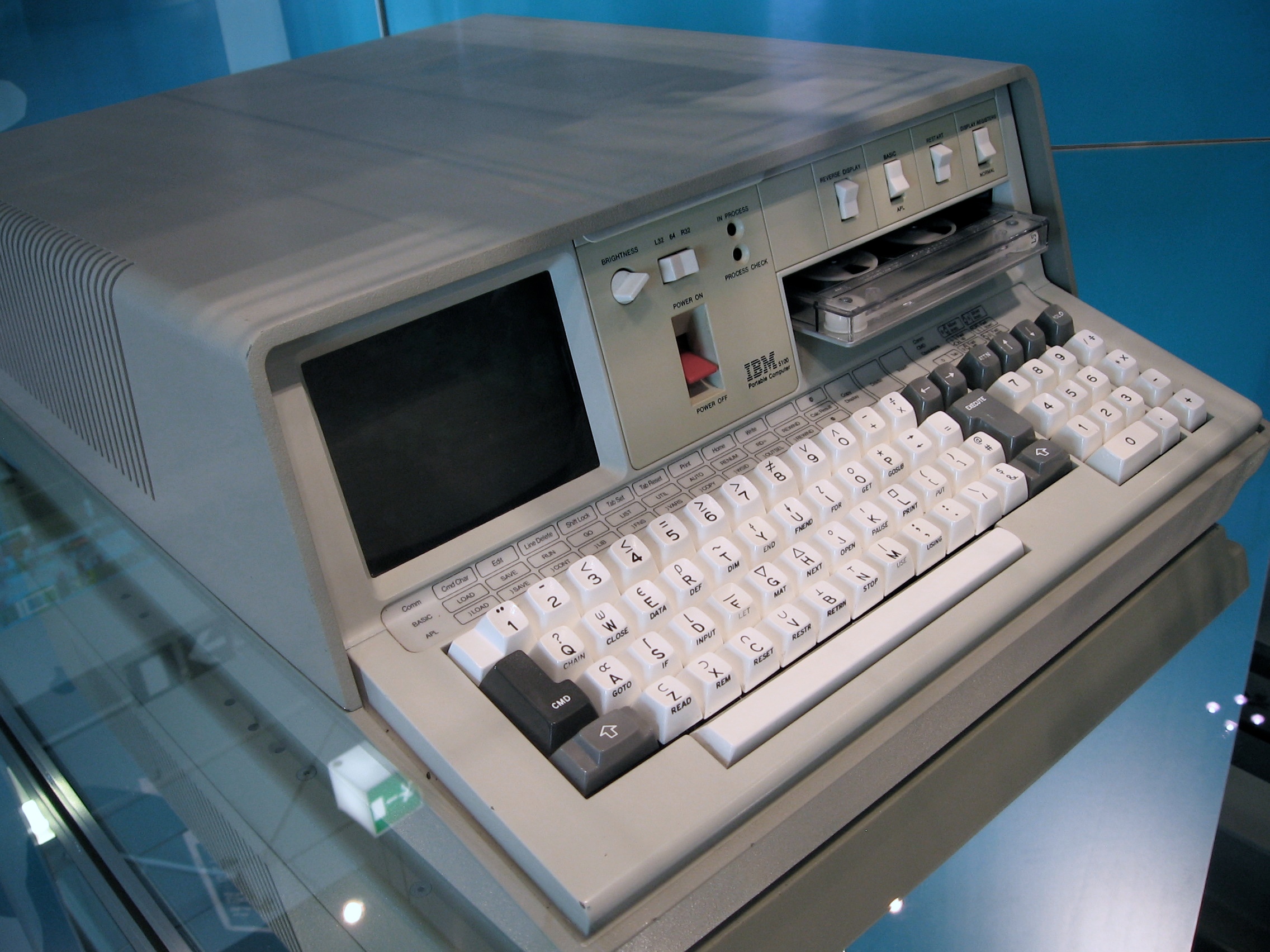 Photograph of an IBM 5100 microcomputer with APL keyboard